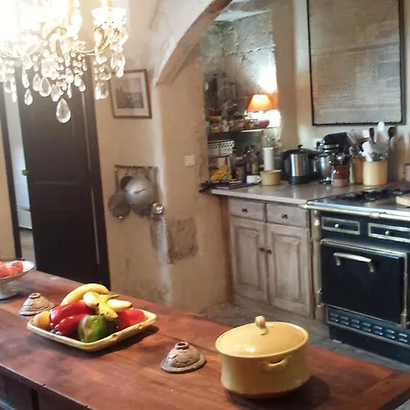 Alojamento de Acomodação e Pequeno-almoço Chateau De Fontblachere 4*